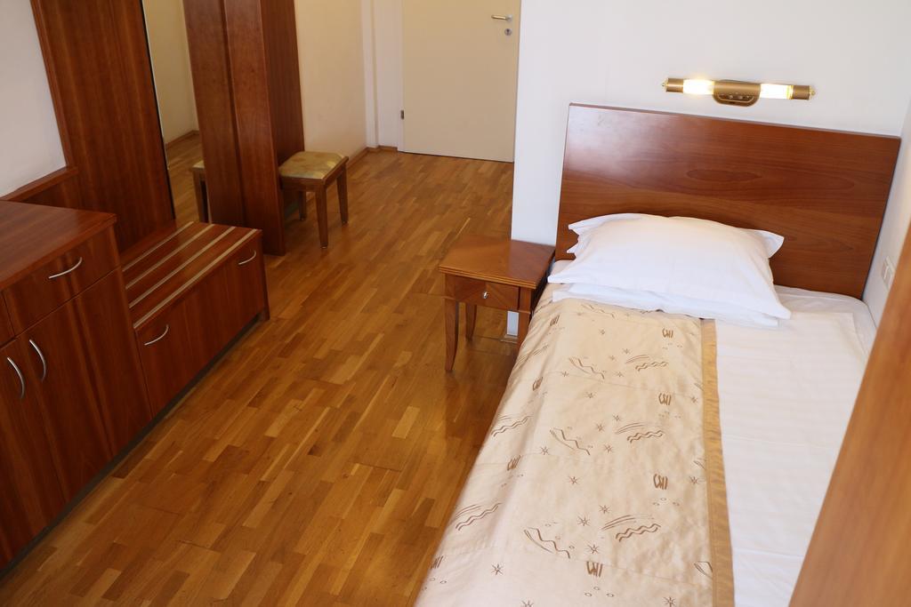 Hotel Wasserpalast - Breakfast For Free!!! Graz Room photo
