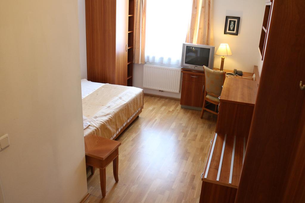 Hotel Wasserpalast - Breakfast For Free!!! Graz Room photo